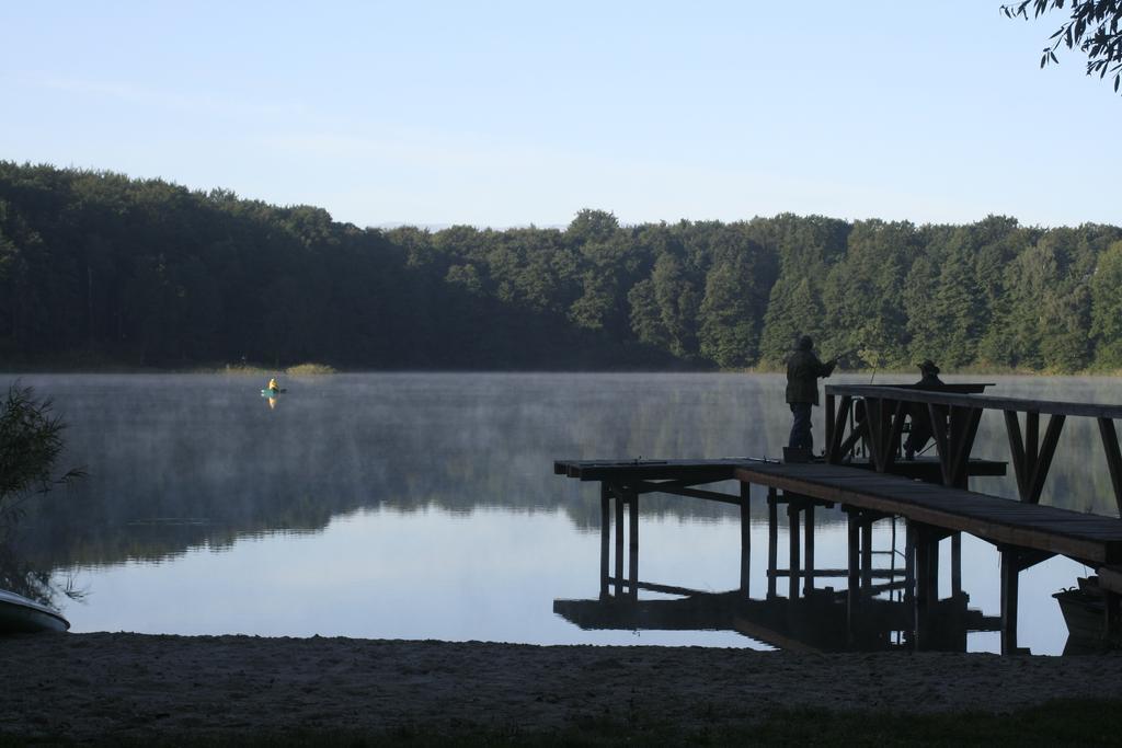 Stajnia Sarnowek Nad Jeziorem Rozany Rozajny Wielkie Exterior foto