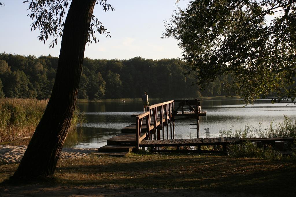 Stajnia Sarnowek Nad Jeziorem Rozany Rozajny Wielkie Exterior foto